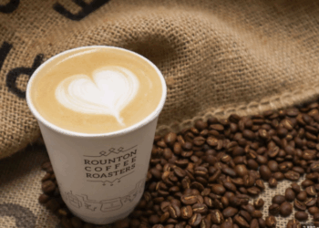 Katër kafe në ditë mund të ngadalësojnë plakjen biologjike