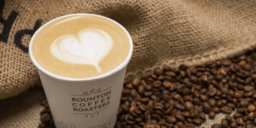 Katër kafe në ditë mund të ngadalësojnë plakjen biologjike