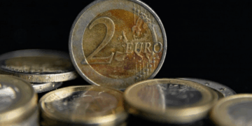 Euro “ngec” në 96.70 lekë, BSH: Fiksohet në këtë nivel. Kursi i këmbimit, pa luhatje të mëdha gjatë muajve të fundit