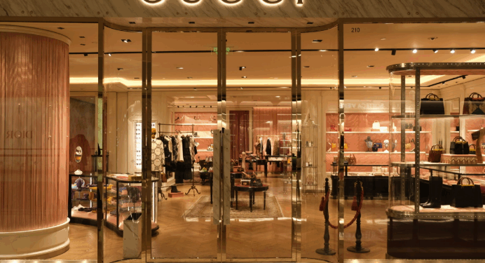 Shtresa e mesme dhe e ulët shpenzon më shumë për marka luksi sesa të pasurit