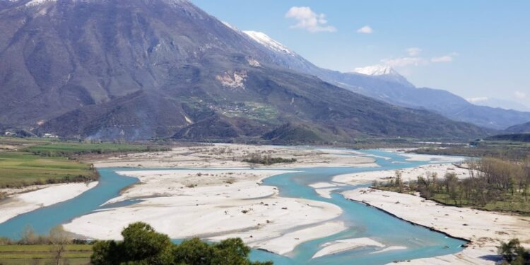 Nga Vjosa te Drini: Mbetjet minerare ndotin lumenjtë e Shqipërisë