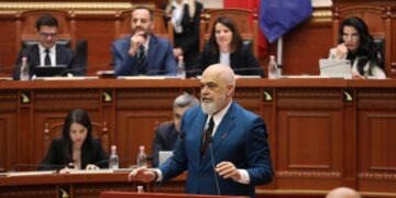 Rama: 100 milion euro për rritjen e pagave të administratës, mjekëve dhe mësuesve