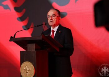 Presidenti Begaj uron shqiptarët në 113 vjetorin e Pavarësisë: Kemi bërë japa para, të çojmë në vend amanetin e të parëve tanë, bashkë drejt integrimit europian