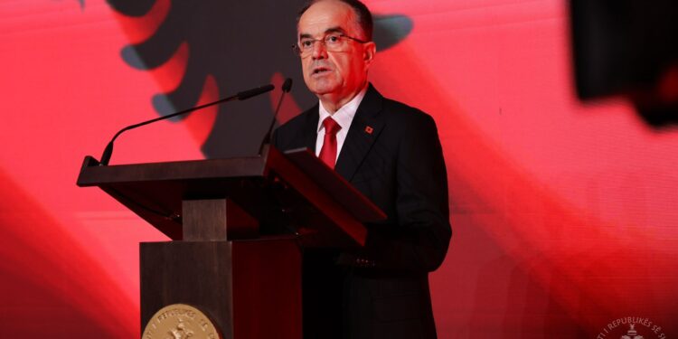 Presidenti Begaj uron shqiptarët në 113 vjetorin e Pavarësisë: Kemi bërë japa para, të çojmë në vend amanetin e të parëve tanë, bashkë drejt integrimit europian