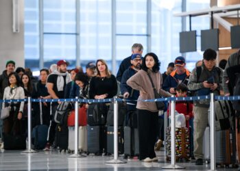 “Vishuni mirë!” Vijnë rregullat e reja për pasagjerët e fluturimeve në SHBA