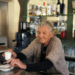 Baristja 101-vjeçare, historia e jashtëzakonshme e të moshuarës që nuk i ndahet punës