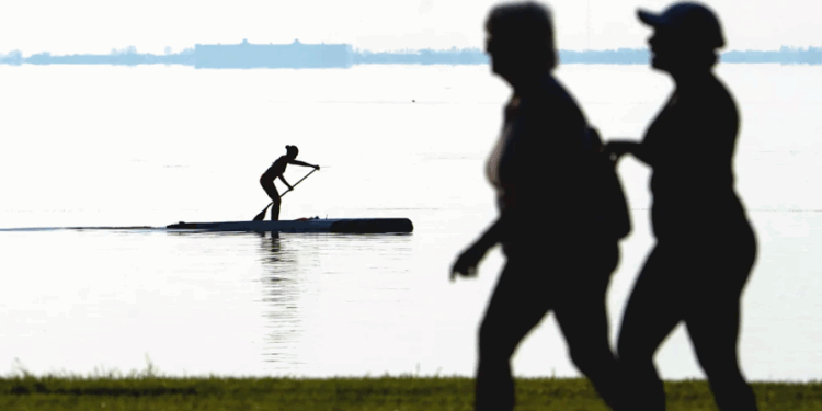 Çfarë duhet të bëni në të 30-at, që të jeni të shëndetshëm kur të shkoni 70 vjeç?