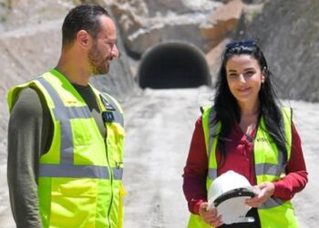 SKEMA/ “Ia këndoj këngën, s’ma ndjen për asnjë. Kur e do?” Si u manipulua nga Balluku dhe Evis Berberi tenderi i Tunelit të Llogarasë, “goli” 50 milionë euro