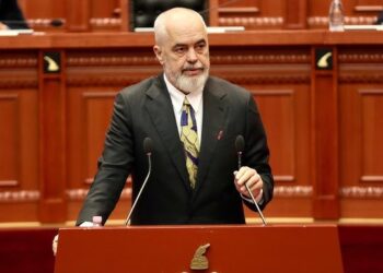 Maxhoranca miraton buxhetin: Rritje pagash e pensionesh, kalon dhe falja e 500 milionë eurove detyrime të paguara: Sina dhe Braçe dalin nga “rreshti”