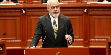 Maxhoranca miraton buxhetin: Rritje pagash e pensionesh, kalon dhe falja e 500 milionë eurove detyrime të paguara: Sina dhe Braçe dalin nga “rreshti”