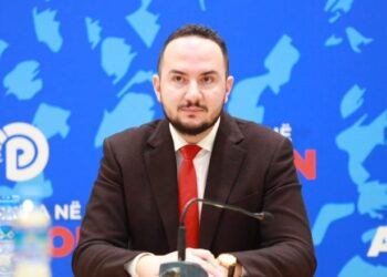 Lëvizje brenda PD: Salianji mbledh më të votuarit e primareve, kërkon rikthimin e Këshillit Kombëtar