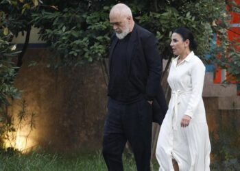 Rama “çmimenton” Ballukun: S’ka ndryshime në qeveri, Kushtetuesja do të tregojë nëse GJKKO tejkaloi kompetencat