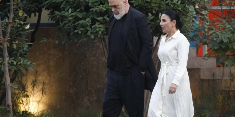 Rama “çmimenton” Ballukun: S’ka ndryshime në qeveri, Kushtetuesja do të tregojë nëse GJKKO tejkaloi kompetencat