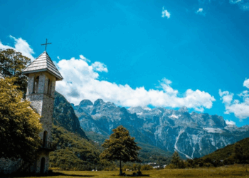 Zbuloni Veriun e Shqipërisë, zona e kthyer në ‘magnet’ për turistë dhe investitorë