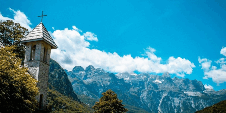 Zbuloni Veriun e Shqipërisë, zona e kthyer në ‘magnet’ për turistë dhe investitorë