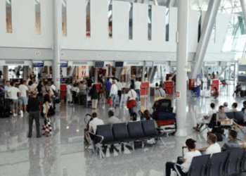 Vizitorët e huaj po qëndrojnë më gjatë dhe shpenzojnë më shumë në shtator