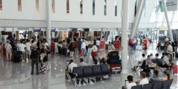 Vizitorët e huaj po qëndrojnë më gjatë dhe shpenzojnë më shumë në shtator