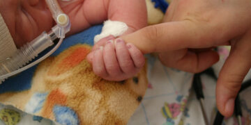 Vdekshmëria foshnjore në Shqipëri mbetet mbi mesataren e BE-së