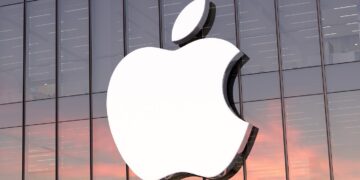 Italia gjobit “Apple” me 100 milionë euro për abuzim