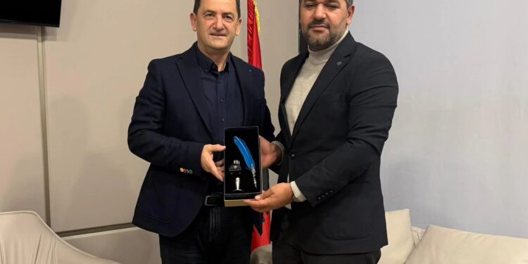 TENSIONI/ Vangjel Tavo i hap punë vetes me turqit në Himarë, komuniteti kundër: Reagon Omonia, kryetari mbyll komentet dhe SQARON në greqisht