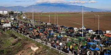 Dita e tretë e protestës, fermerët në Greqi nuk ndalen, paralajmërojnë bllokimin e porteve
