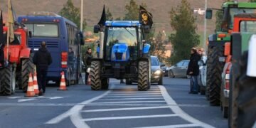 Fermerët grekë do t’i heqin bllokadat vetëm për Krishtlindje