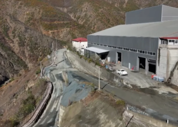 Turku që bën çajin paguhet më shumë se minatori shqiptar, si po zhvatet pasuria e vendit nga kompanitë e huaja që abuzojnë dhe me punonjësit