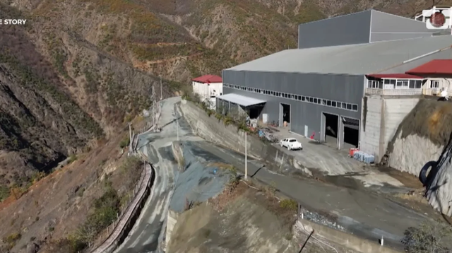 Turku që bën çajin paguhet më shumë se minatori shqiptar, si po zhvatet pasuria e vendit nga kompanitë e huaja që abuzojnë dhe me punonjësit