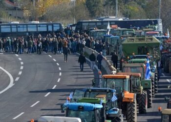 Fermerët greke bllokojnë sërish aksin Janinë-Kakavijë, policia shqiptare: Kush lejohet të qarkullojë