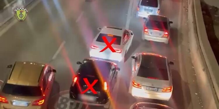 Mbi 500 gjoba në 48 orë, si e pësuan “karafilat” që nuk durojnë si të tjerët në radhë