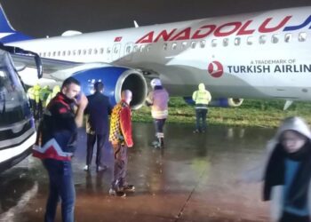 FOTO/ Del nga pista avioni i linjës Prishtinë-Stamboll