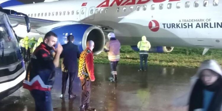 FOTO/ Del nga pista avioni i linjës Prishtinë-Stamboll