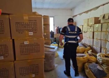 Nga Gucci te Philipp Plein, mijëra veshje false të markave të njohura të sekuestruara nga policia, dhjetëra persona të arrestuar dhe proceduar penalisht