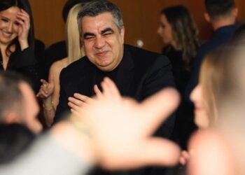 FOTO LAJM/ Festë me balerina, ç’është gjithë kjo EKSTAZË e Blendi Gonxhes teksa Rama s’di ku të fusë kokën?!