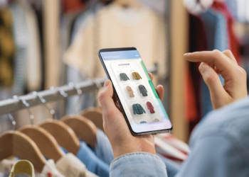 Shqiptarët online, por jo për blerje: Të fundit në Europë për e-commerce dhe banking dixhital