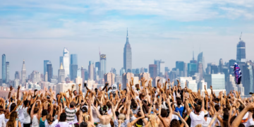 Pa drogë e alkool, pse njerëzit në botë po festojnë esëll