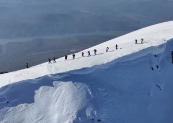 Mali i Gjallicës mbuluar nga bora, destinacioni që tërheq alpinistët