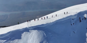 Mali i Gjallicës mbuluar nga bora, destinacioni që tërheq alpinistët