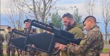 Amerikanët trajnojnë forcat e ushtrisë shqiptare për rrëzimin e dronëve