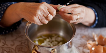 BBC u bën jehonë japrakëve: Gjyshet shpëtuan kuzhinën shqiptare