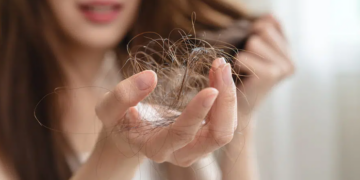 Cilat janë shkaqet e rënies së flokëve?