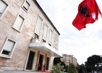 Qeveria miraton rritjen e pagës minimale