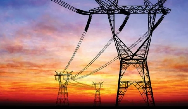 Bizneset në tension 6 kV duhet të dalin në tregun e lirë të energjisë nga 1 janari 2026