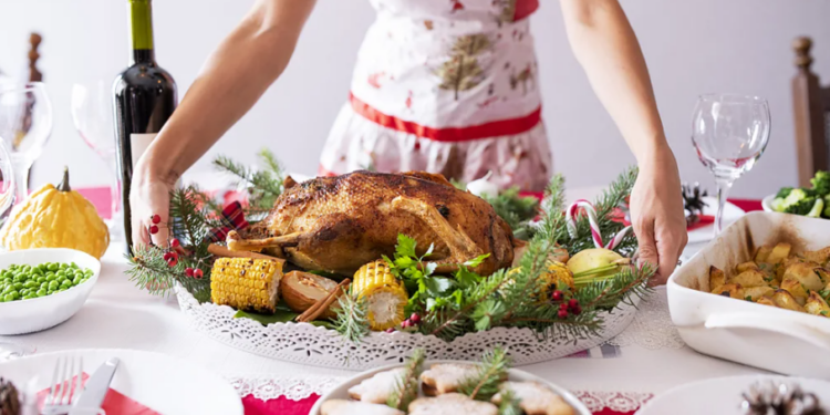 Çfarë i ndodh trurit kur e teprojmë me ushqimin gjatë festave?