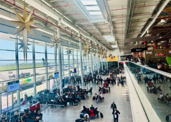 Mbi 700 mijë pasagjerë në nëntor, rritet fluksi në Aeroportin Ndërkombëtar të Tiranës