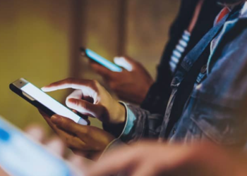 Alarm nga neurologët: Ekranet po dëmtojnë trurin e fëmijëve dhe të rinjve