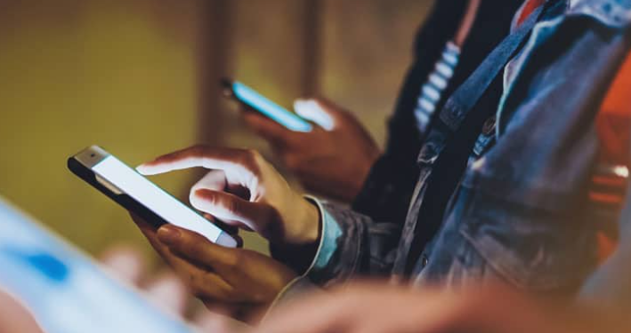 Alarm nga neurologët: Ekranet po dëmtojnë trurin e fëmijëve dhe të rinjve