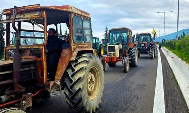 Fermerët grekë bllokojnë sërish rrugët, përshkallëzojnë protestat