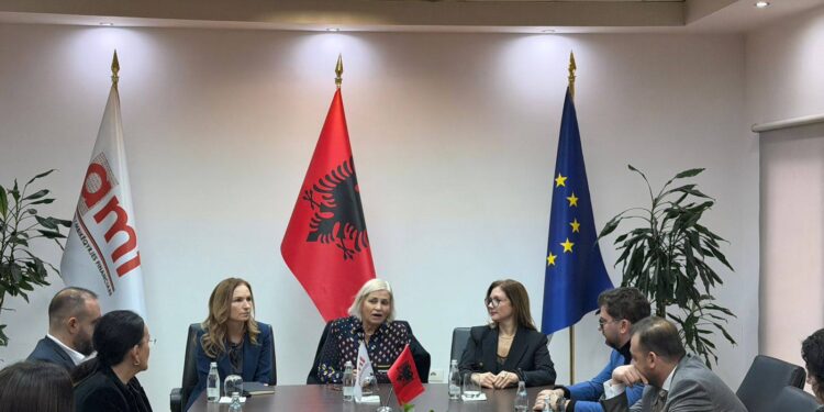 Merr fund abuzivizmi i Mimoza Kaçit në krye të AMF, Adela Xhemali në krye të tregut të sigurimeve