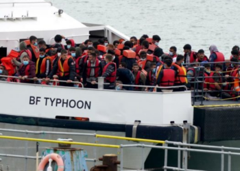 Mbi 41 000 migrantë kaluan La Manshin në 2025